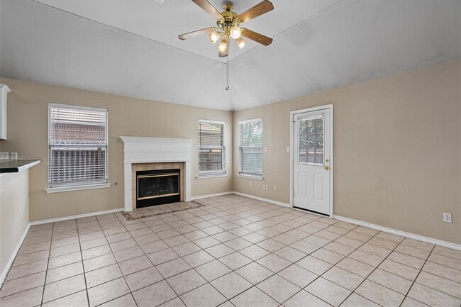 Building Photo - 1404 River Oak Dr