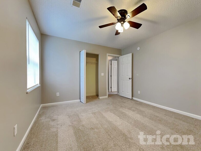 Building Photo - 5 High Glen Ct