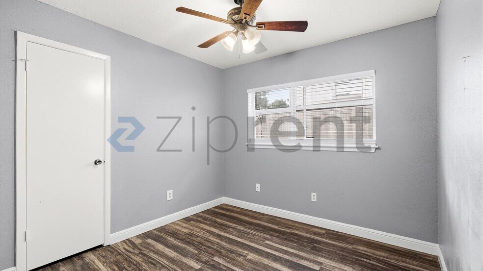 Building Photo - Unit