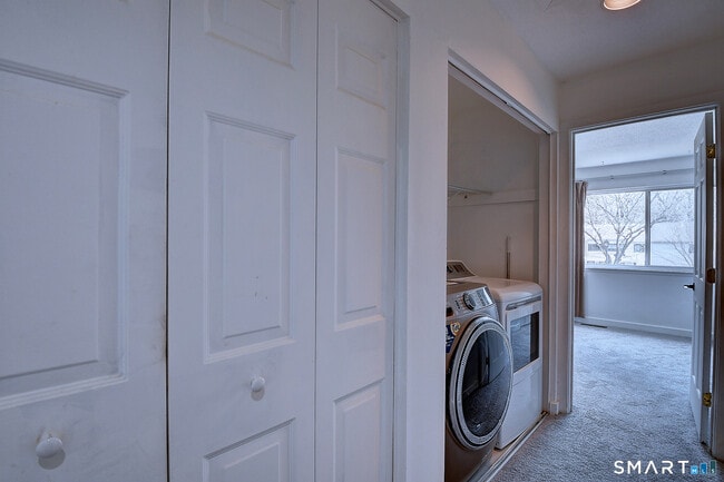 Building Photo - 32 Farmington Chase Crescent