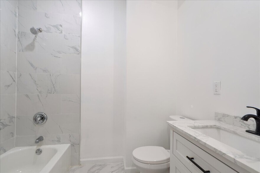 Building Photo - 815 S 12th St