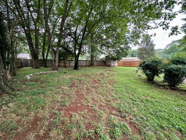 Building Photo - 1812 Sedgewick Dr