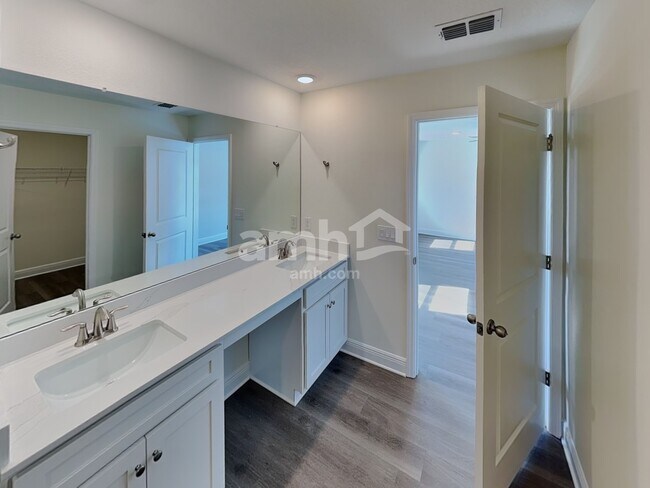 Building Photo - 5981 Sycamore Pl St