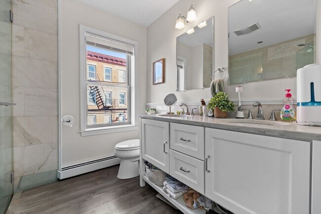 Building Photo - 149 Cottage St