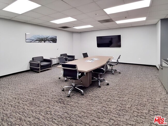 Building Photo - 1100 Wilshire Blvd