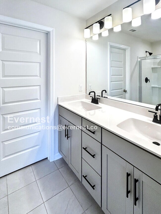 Building Photo - 3-Bed/ 2.5-Bath Townhouse/ Available Soon!