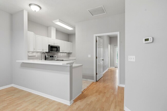 Building Photo - 162 SW 145th Dr
