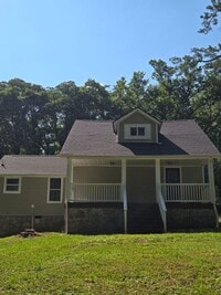 Building Photo - 3 Bedroom House: *Get $300 OFF your first ...