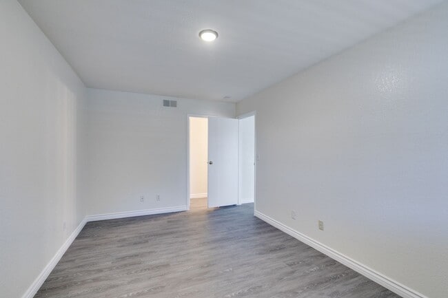 Building Photo - 2 bedroom & 2 bath unit first floor