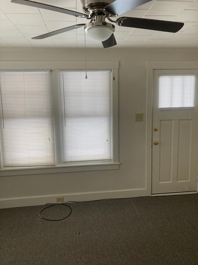 Building Photo - 101 Montrose Ave