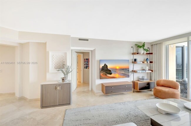 Building Photo - 848 Brickell Key Dr