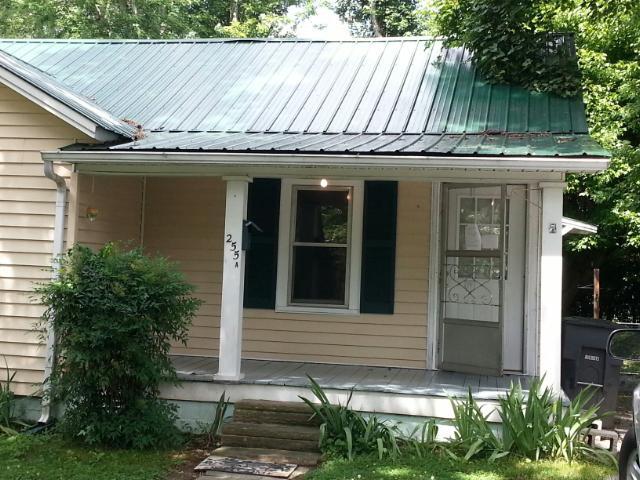 Primary Photo - 255 Clover Ave