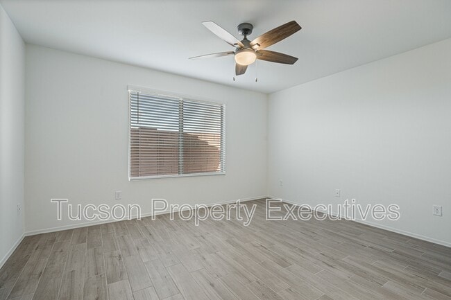 Building Photo - 10657 S Astraia Dr
