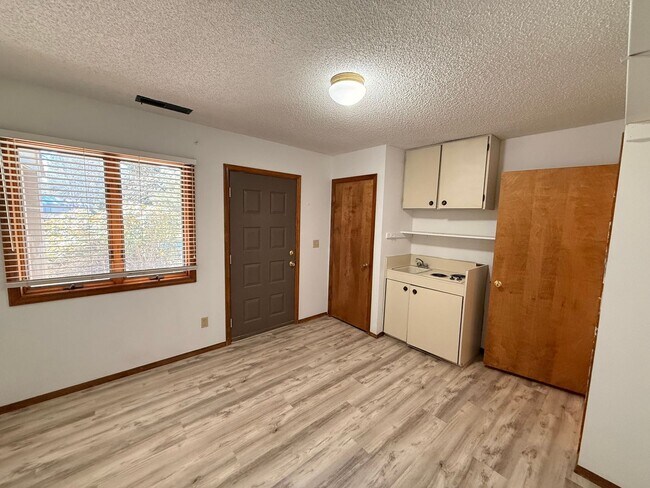 Building Photo - Beautiful Country Club