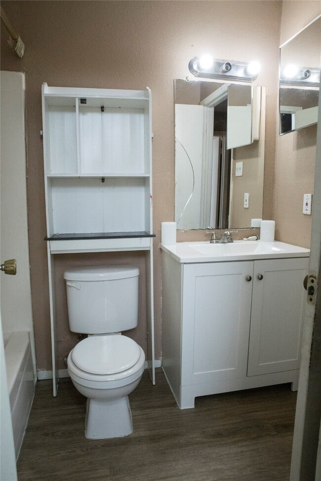 Building Photo - 7075 Greenway Chase St