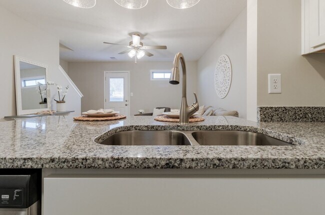 Building Photo - 1000 Henry Pl Blvd