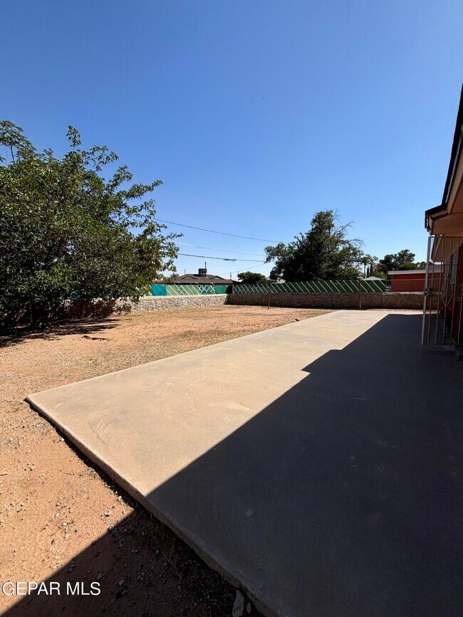 Building Photo - 10104 Alcan St