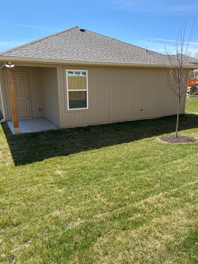 Building Photo - Pre-Leasing Now | Don't Miss Out! — Beautiful 4 Bed, 2 Bath Home in Oak Woods