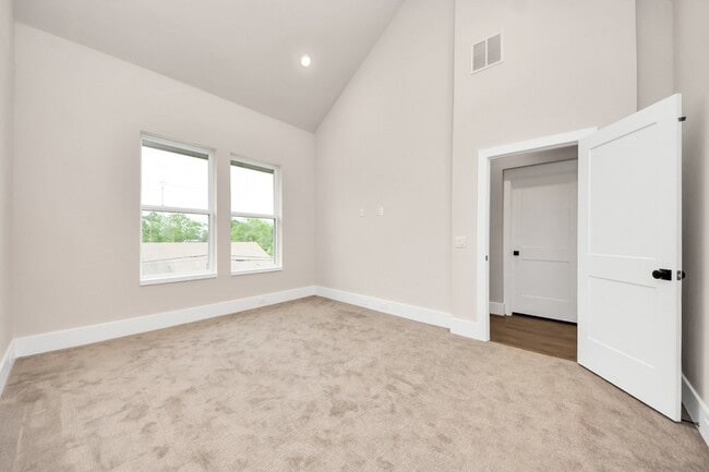 Building Photo - 783 Mansfield St