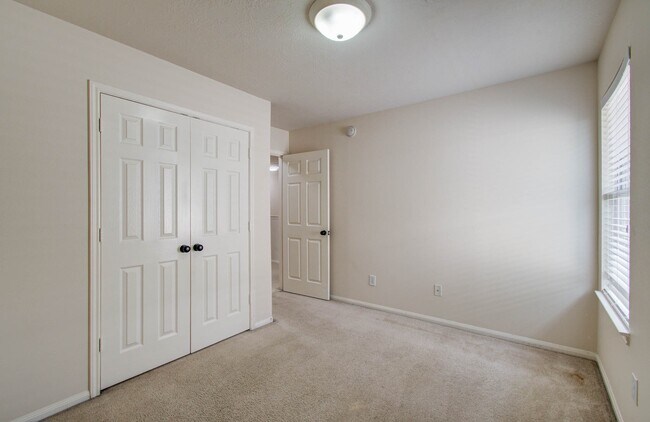 Building Photo - 14555 Gleaming Rose Dr