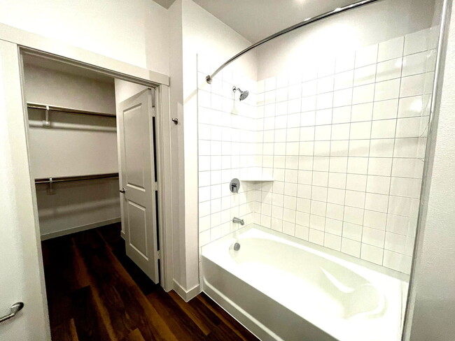 Building Photo - 15117 Fishtrap Bike Path