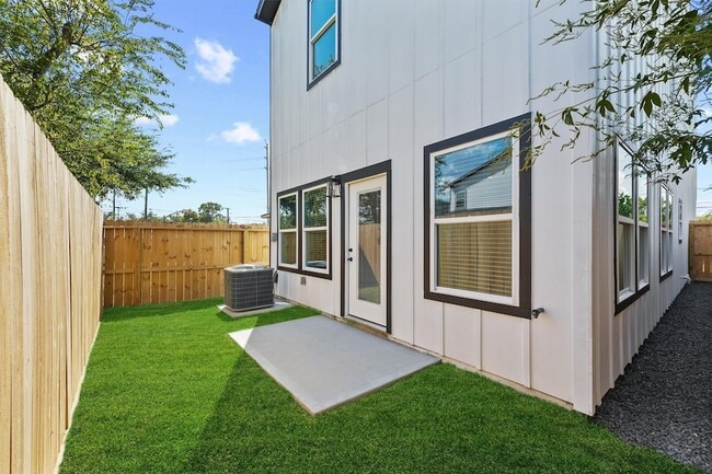 Building Photo - 7704 Sealey St