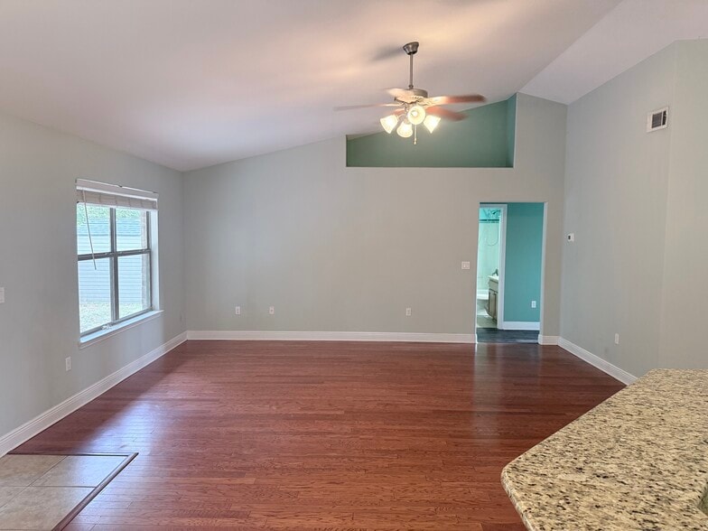 Building Photo - 1944 Bay Pine Cir