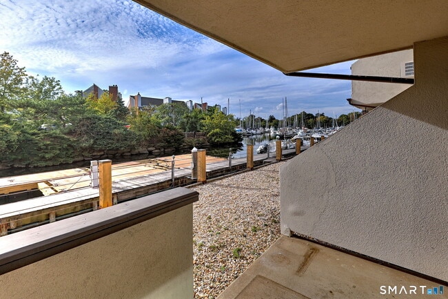 Building Photo - 105 Harbor Dr