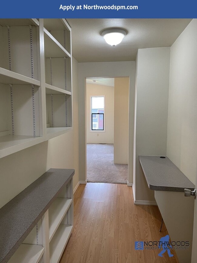 Building Photo - Beautiful Butte Creek View-3 Bedroom 2 Bat...