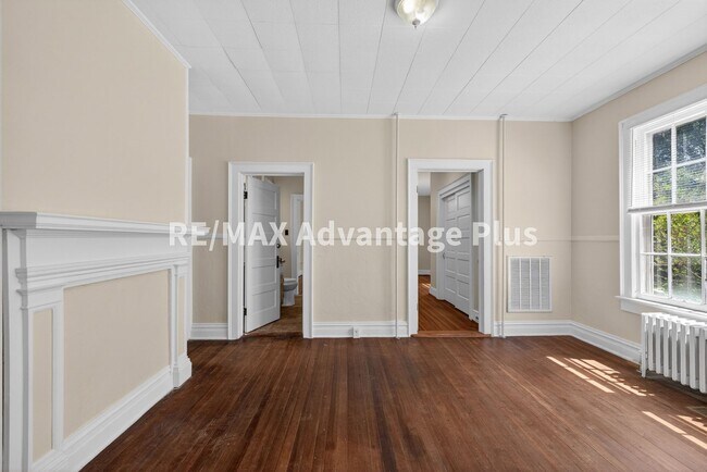 Building Photo - 106 Grove St