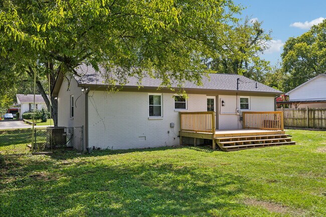Building Photo - 132 Elaine Dr