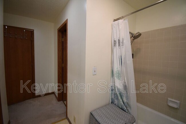 Building Photo - 1632 E 4190 S