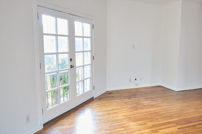 Building Photo - 6148 Glen Holly St