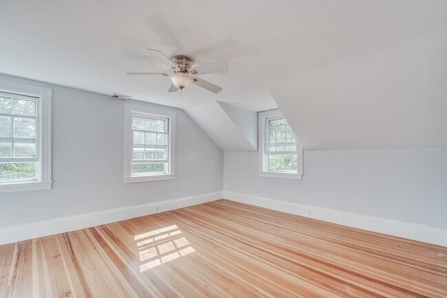 Building Photo - 1 Hickory Hill Dr