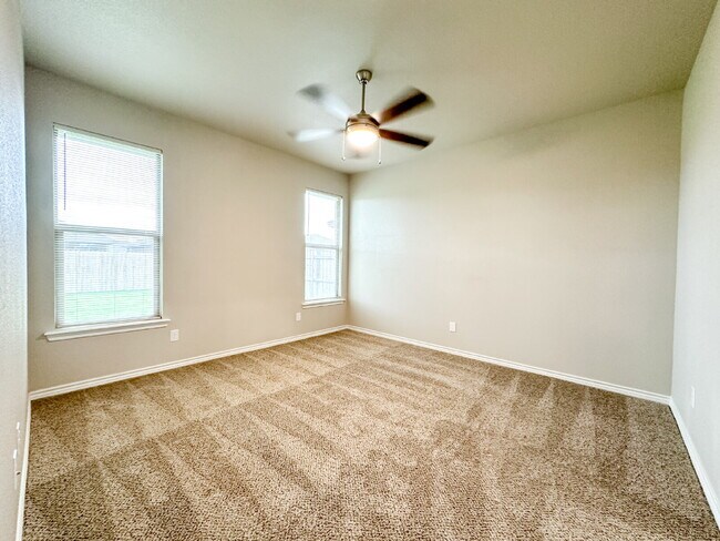 Building Photo - Newer Built 3/2/2 in Frenship ISD!