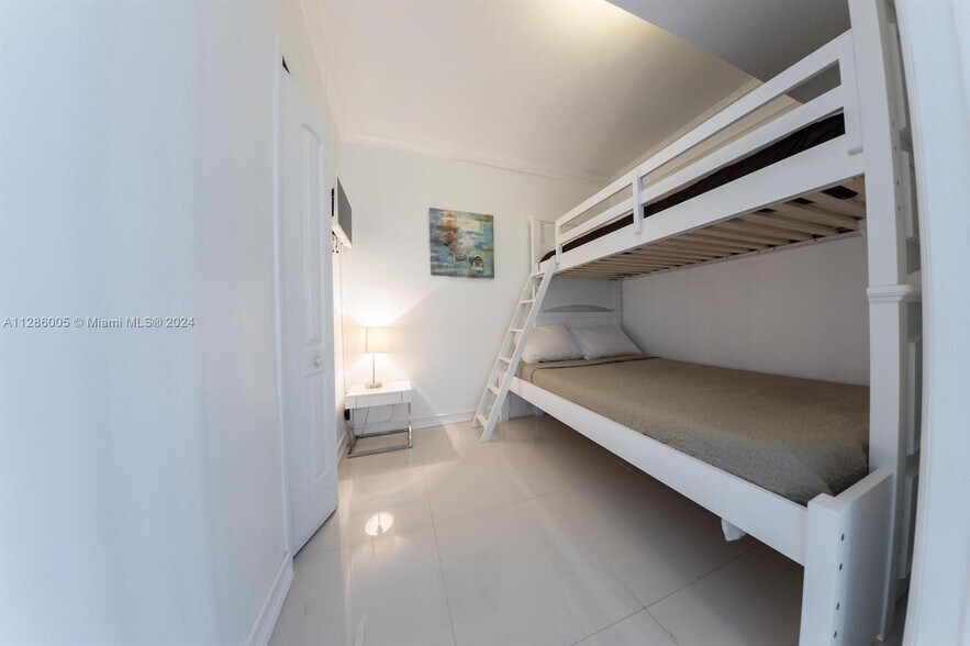 Building Photo - 5601 Collins Ave