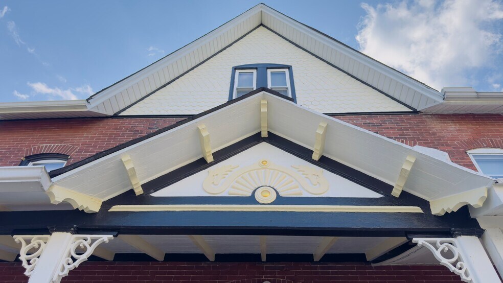 Building Photo - 153 2nd Ave