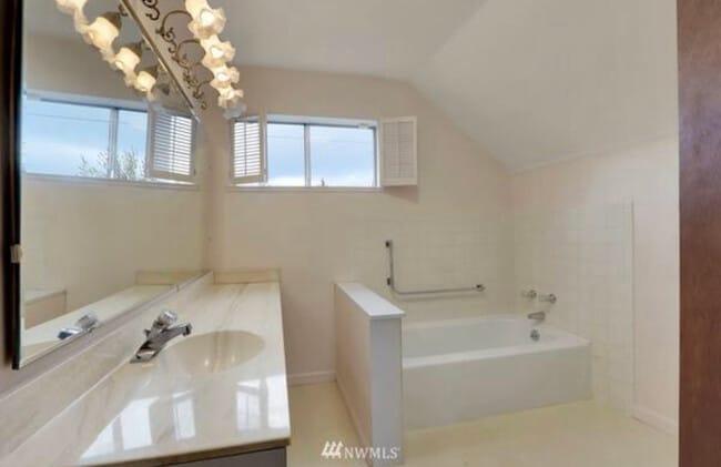 Building Photo - 3832 S Cushman Ave