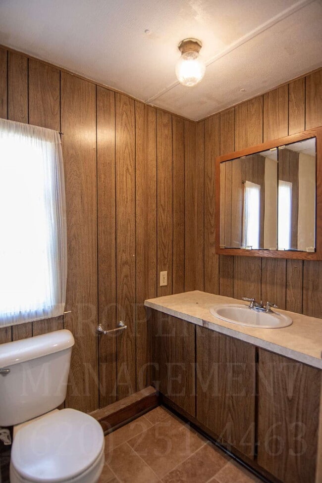 Building Photo - 2-Bedroom 1-Bathroom Home