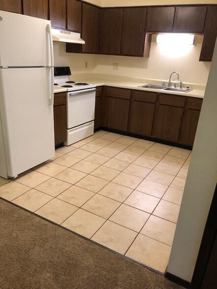 Building Photo - Grand Avenue Apartments