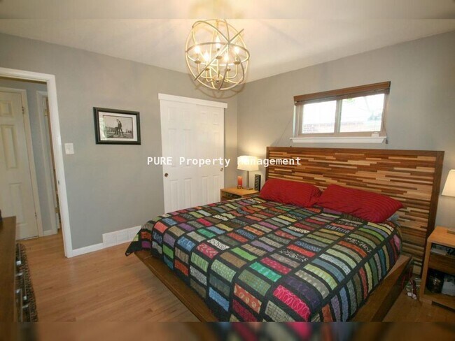 Building Photo - 3 Bed/2 Bath Ranch Home on Large Lot with Oversized Garage