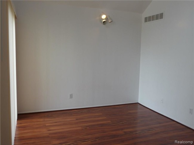 Building Photo - 5711 Fox Hill Dr