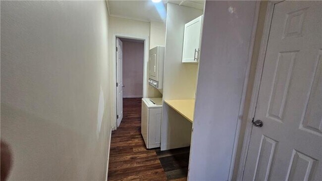 Building Photo - 36 Coconut Ave