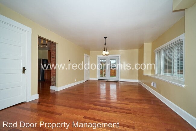 Building Photo - 4 br, 1.5 bath House - 2955 Broadway St
