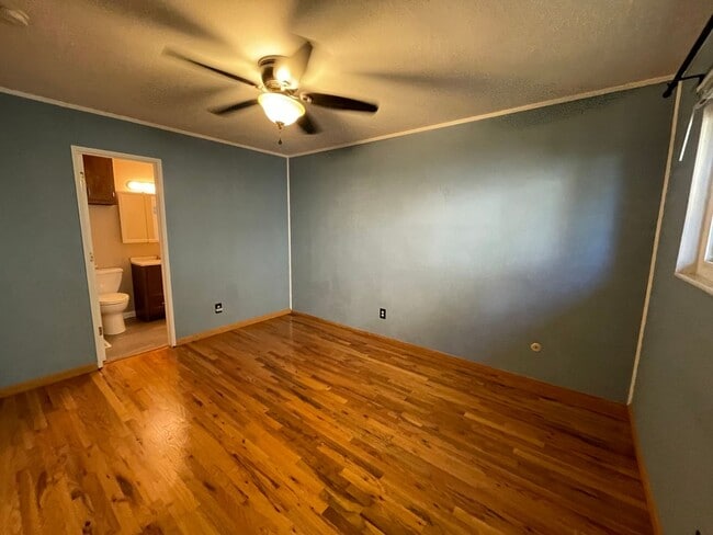 Building Photo - 1421 Samuel Way