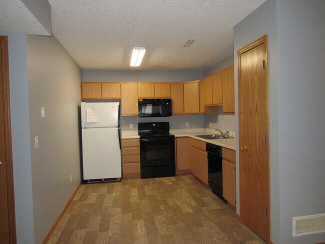 Building Photo - 3470 Parkwild Dr