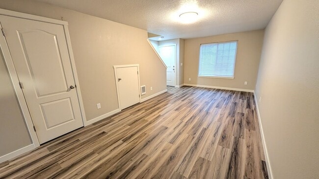 Building Photo - Wonderful townhouse in Forest Grove