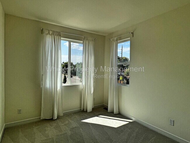 Building Photo - 2049 W 67th Pl