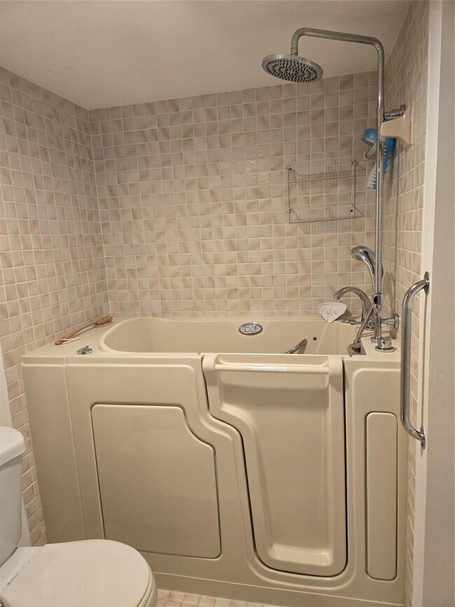 Building Photo - 3301 Aruba Way