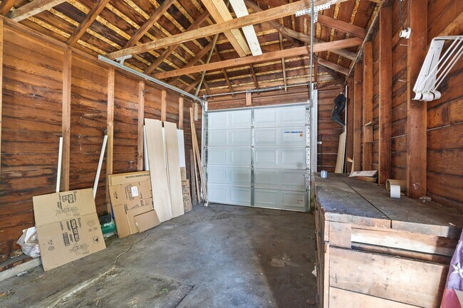 Building Photo - 582 4th St S